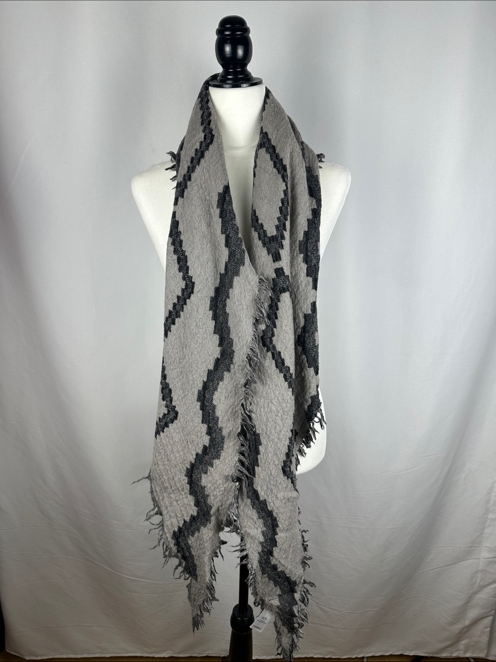 Wilfred Aritzia The Diamond Mosaic Wool Blanket Scarf Grey